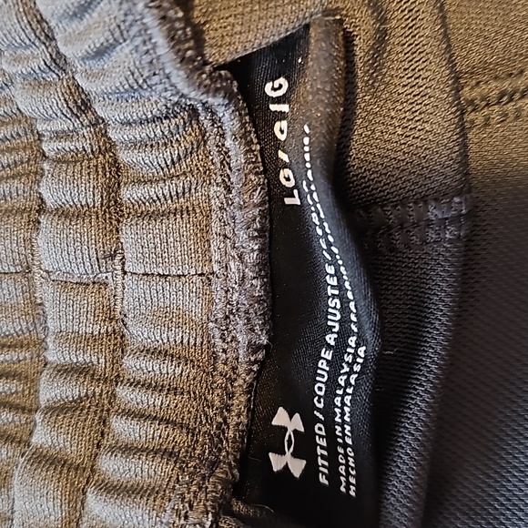 Men's Fitted Under Armour Warm up pants - Picture 3 of 3